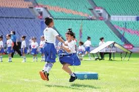 西甲｜莱万踢断拉约9轮不败纪录 巴塞超马德里双雄重登顶